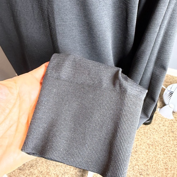 Lululemon Athletica Black Swiftly Tech Relaxed Long Sleeve Shirt size 14 - Picture 3 of 5